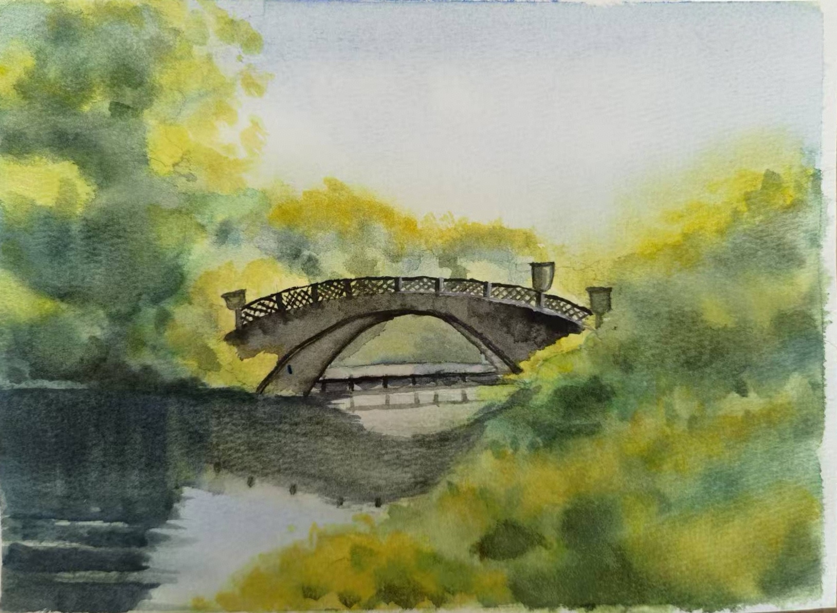 石桥接住了半湖光影